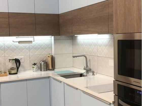 Столешница из кварцевого камня для кухни с интегрированной мойкой: купить в Москве