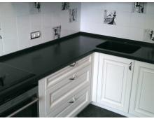 Г-образная столешница с мойкой и подоконником из Grandex S119