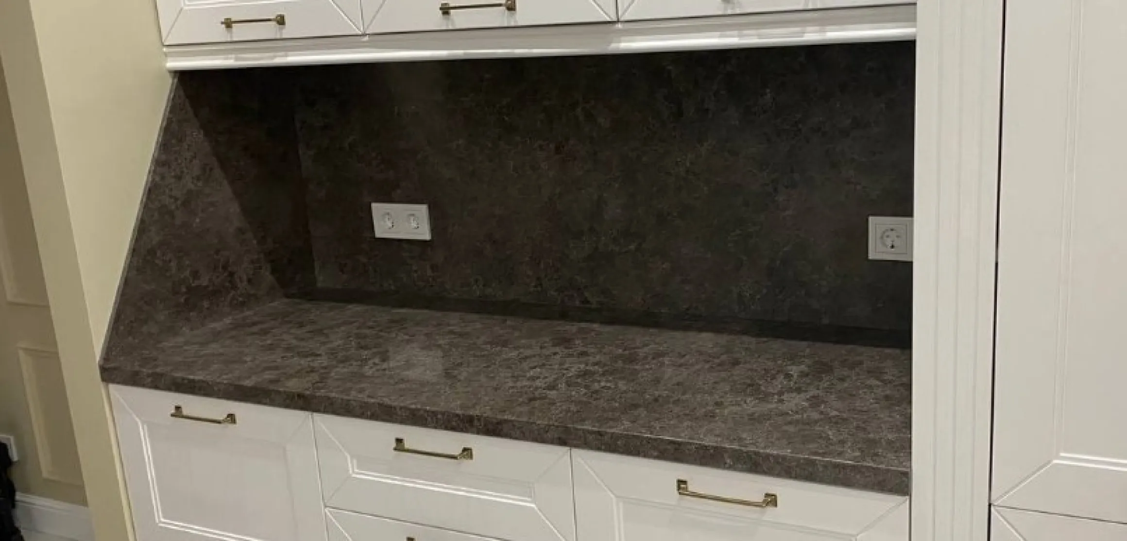 Столешница со стеновой панелью из Caesarstone 5810 Black Tempal - фото 2