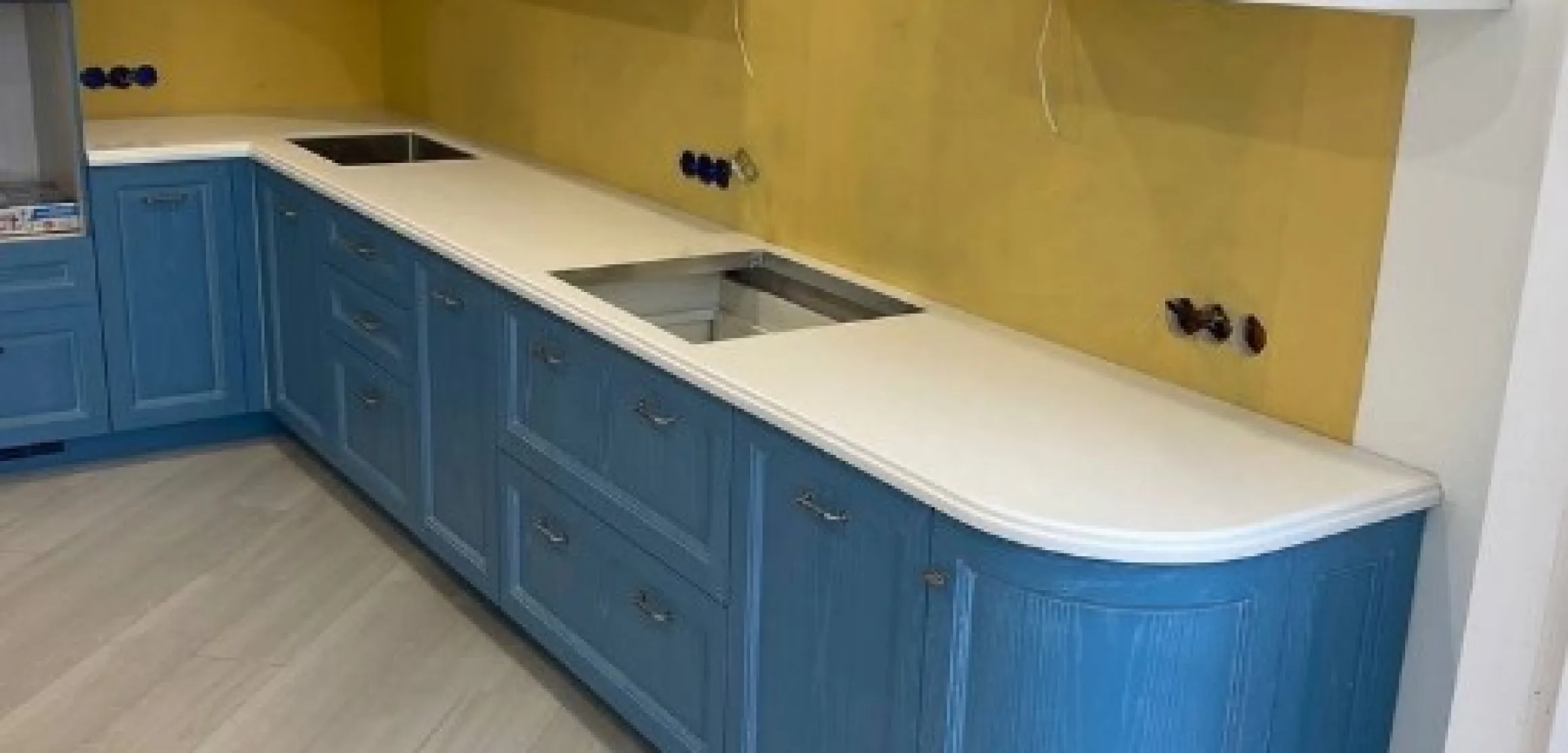 Угловая столешница из Pluton PD-024 SILVER WHITE - фото 1