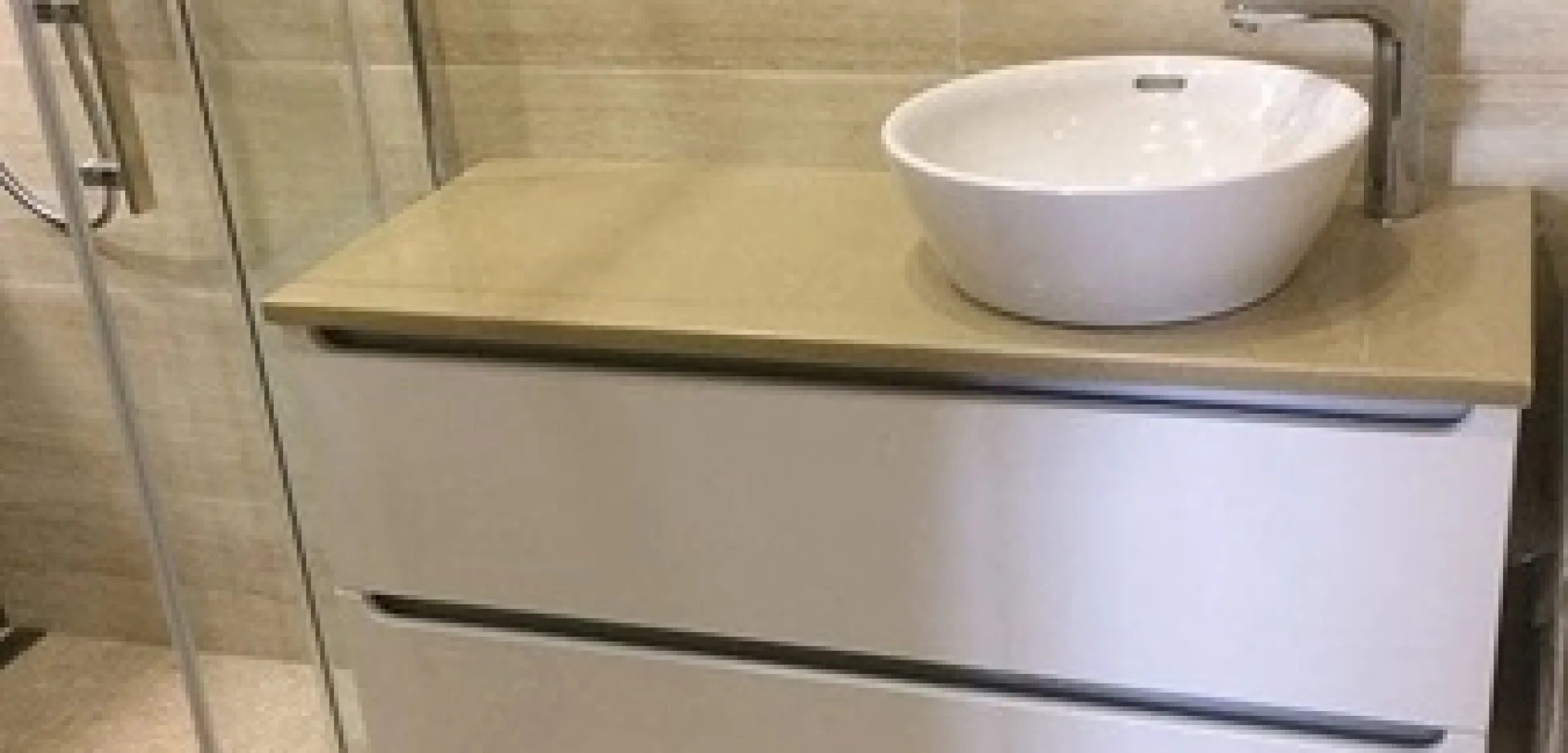 Кварцевая столешница из камня Caesarstone серия Classico - фото 1