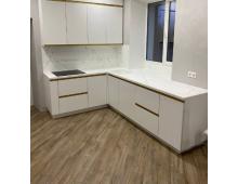 Угловая столешница со стеновой и интегрированной мойкой и 2 отдельными элементами из Neomarm NM 208 Calacatta Blanca Угловая столешница со стеновой и интегрированной мойкой и 2 отдельными элементами из Neomarm NM 208 Calacatta Blanca