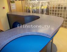 Стойка-ресепшн оригинальной формы из искусственного камня: купить в Москве