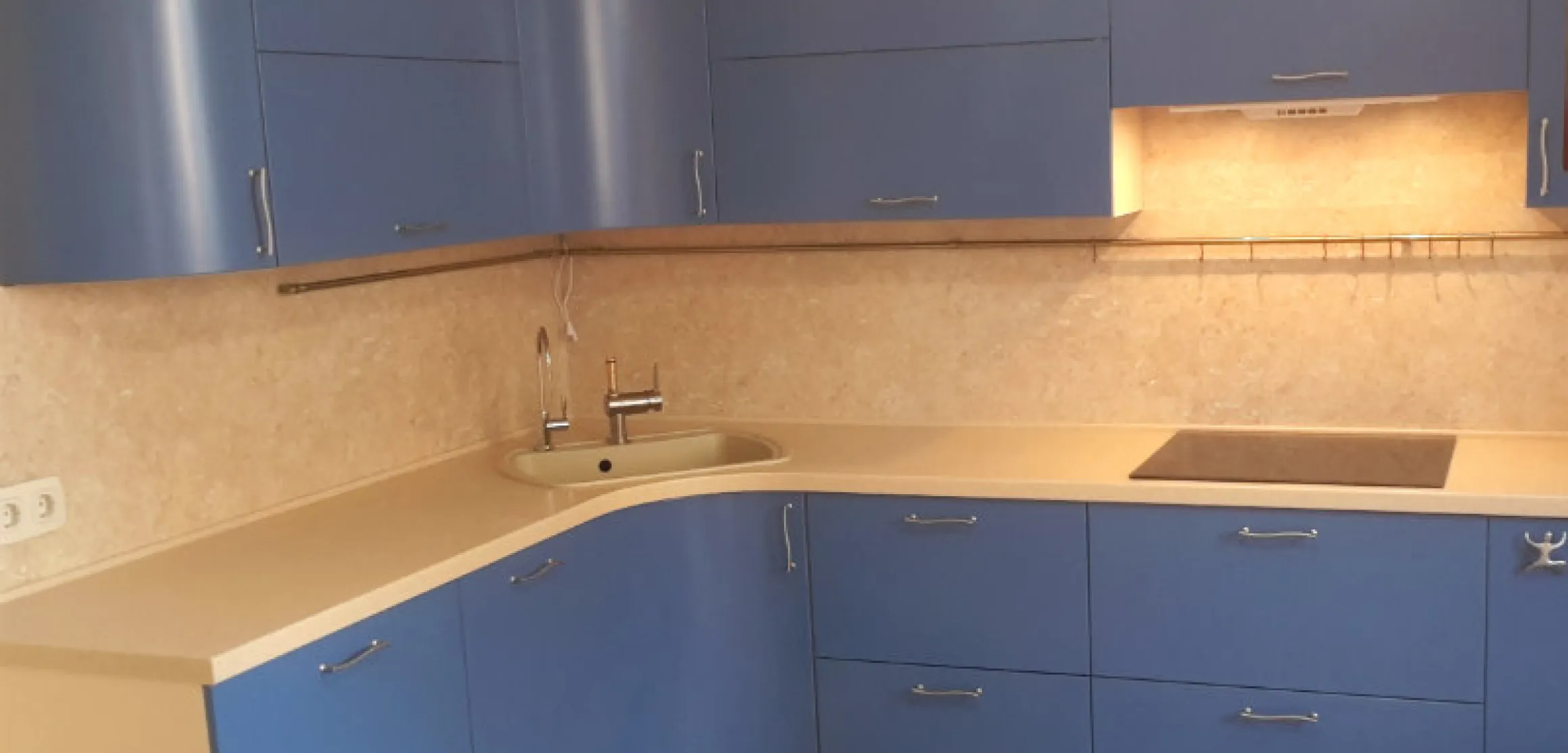 Акриловая столешница для кухни из Hanex D003 в ЖК Зелёные аллеи - фото 2
