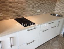 Влагостойкая столешница из искусственного камня из Grandex с круглой накладной мойкой: купить в Москве