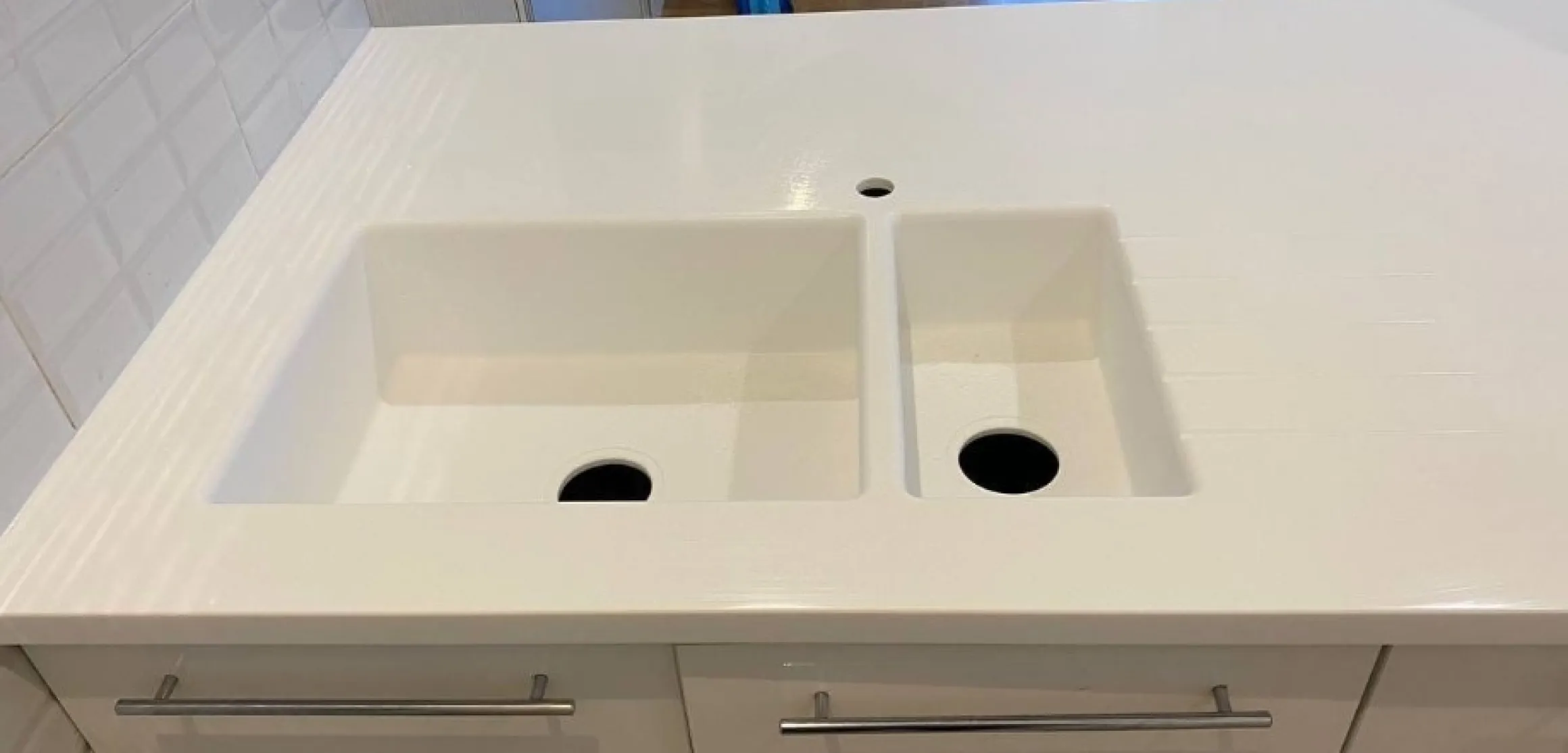 Столешница с интегрированной мойкой из Staron (Корея) EY510 - фото 4