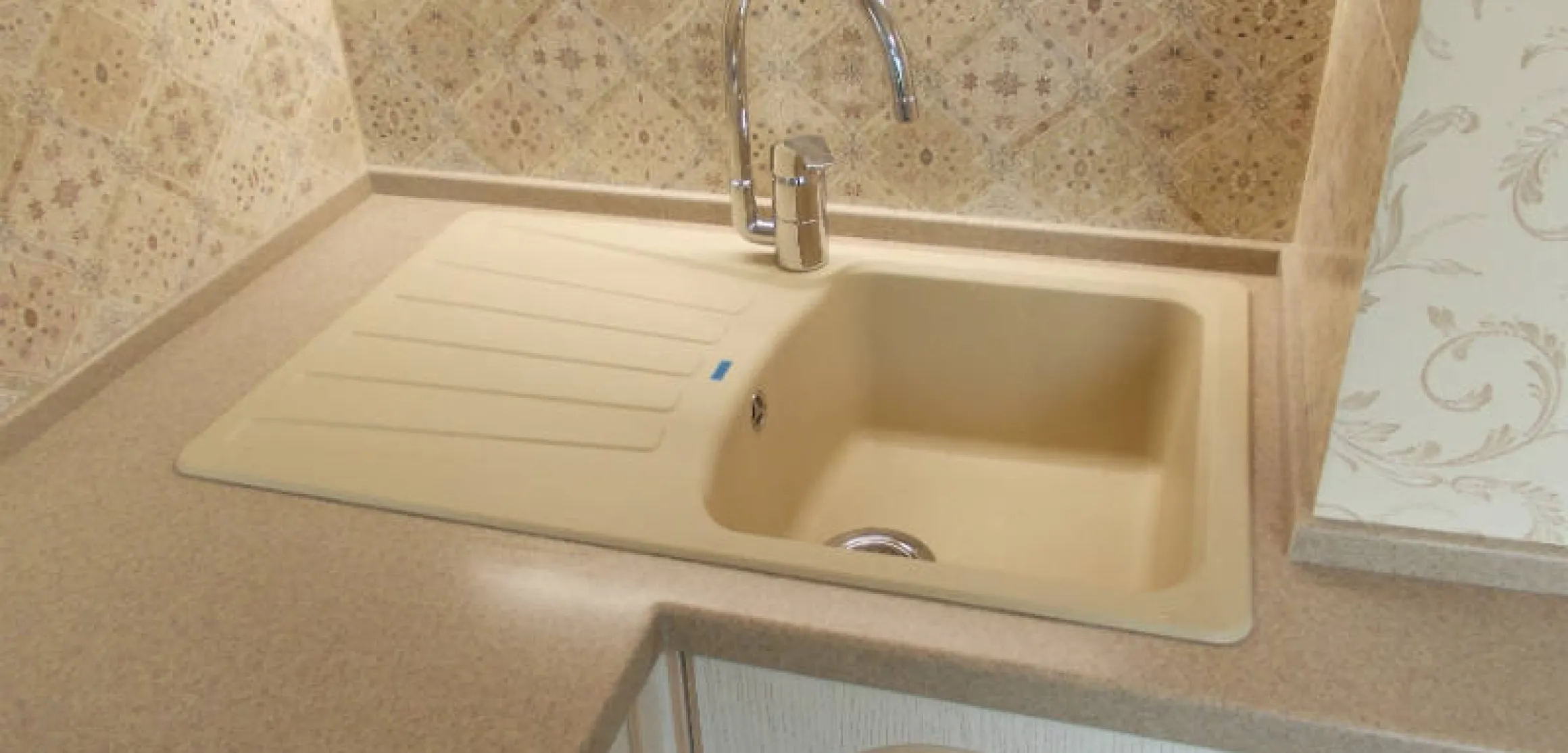 Столешница с обводом воздуховода, из Staron SV430 - фото 1