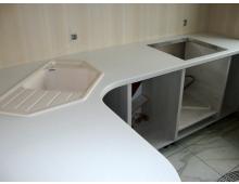 Две столешницы с интегрированной мойкой из Grandex F104 полуглянцевые