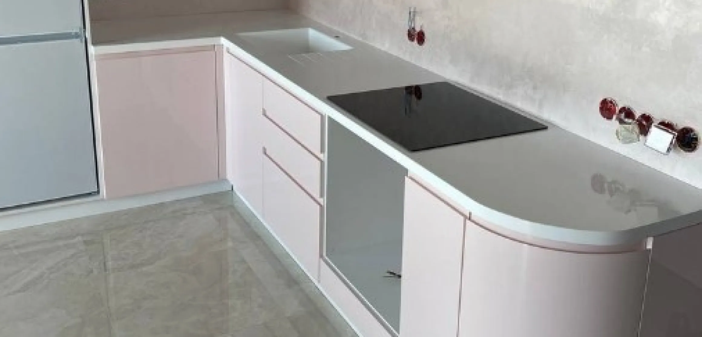 Угловая столешница с интегрированной мойкой и островом из Staron (Корея) SQ019 - фото 2