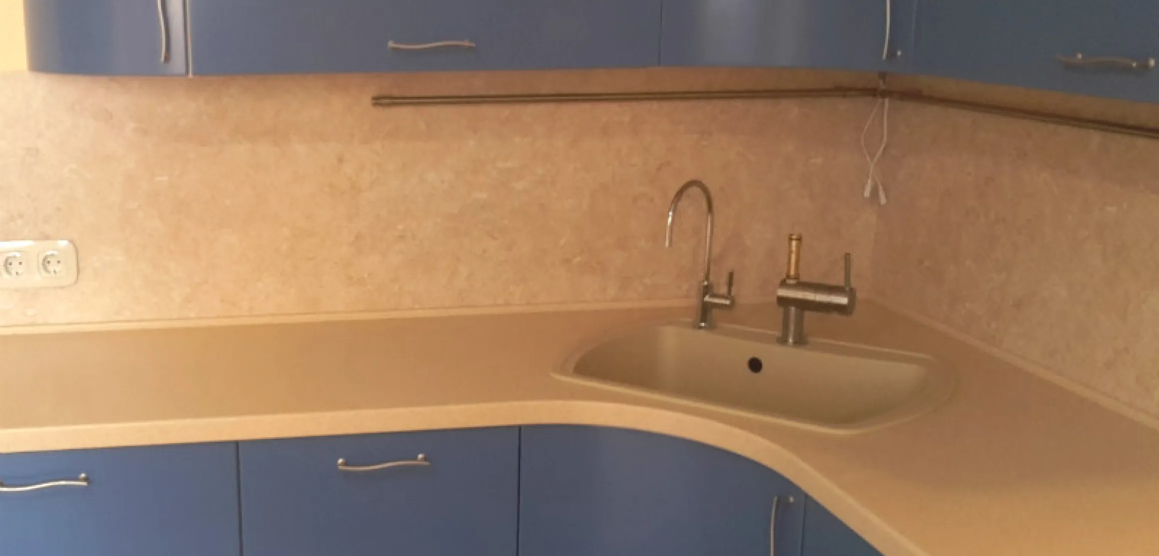 Акриловая столешница для кухни из Hanex D003 в ЖК Зелёные аллеи - фото 3