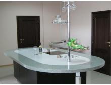 Столешница &ndash; остров из 2х цветов из искусственного камня