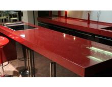 Столешница из искусственного камня с барной стойкой LG Hi-Macs S25 Fiery Red