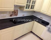 Столешница черная на кухню из Grandex ST102 с интегрированной мойкой: купить в Москве