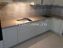 Кухонная столешница песочного цвета из акрилового камня Grandex S117: купить в Москве