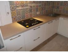 Угловая кухонная столешница и отдельный элемент из Grandex S117