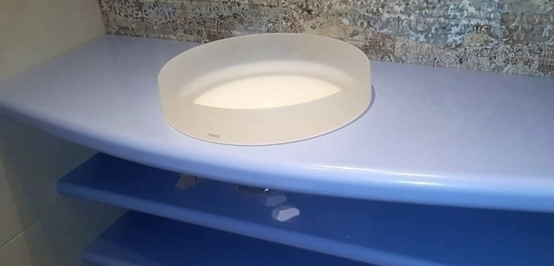 Столешница из искусственного камня Corian Diamond Blue в ванную - фото 1