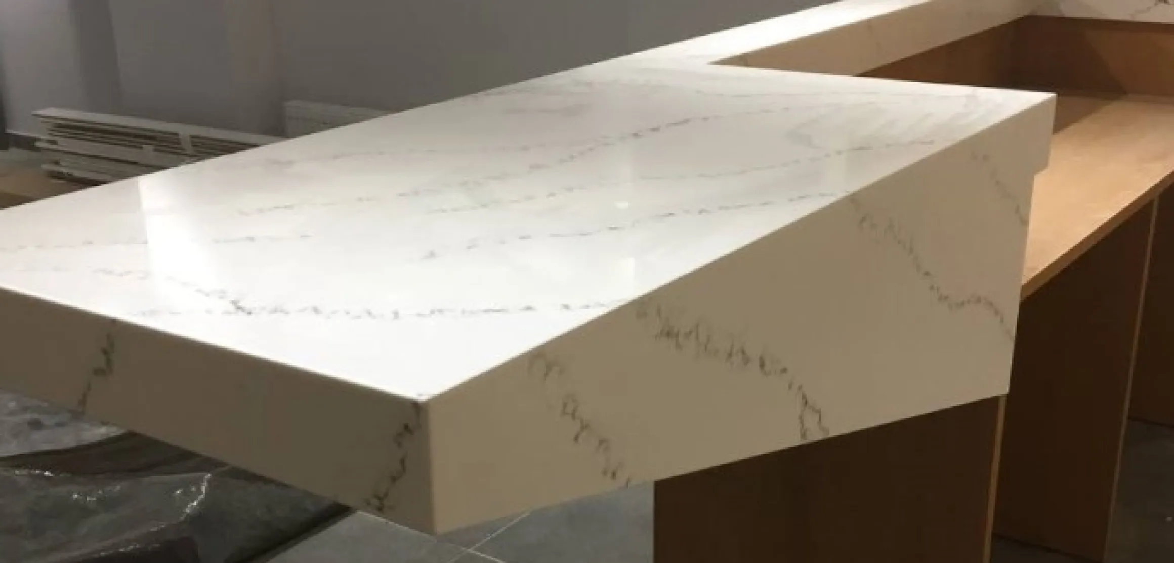 Стойка ресепшен из Avant 7000 Калакатта Эно - фото 1