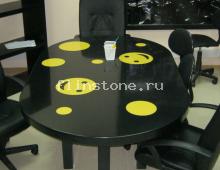 Стол из искусственного камня в комнату переговоров: купить в Москве