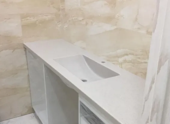Прямая столешница с интегрированной раковиной из Grandex (Южная Корея) E-603 Snowy Moscow