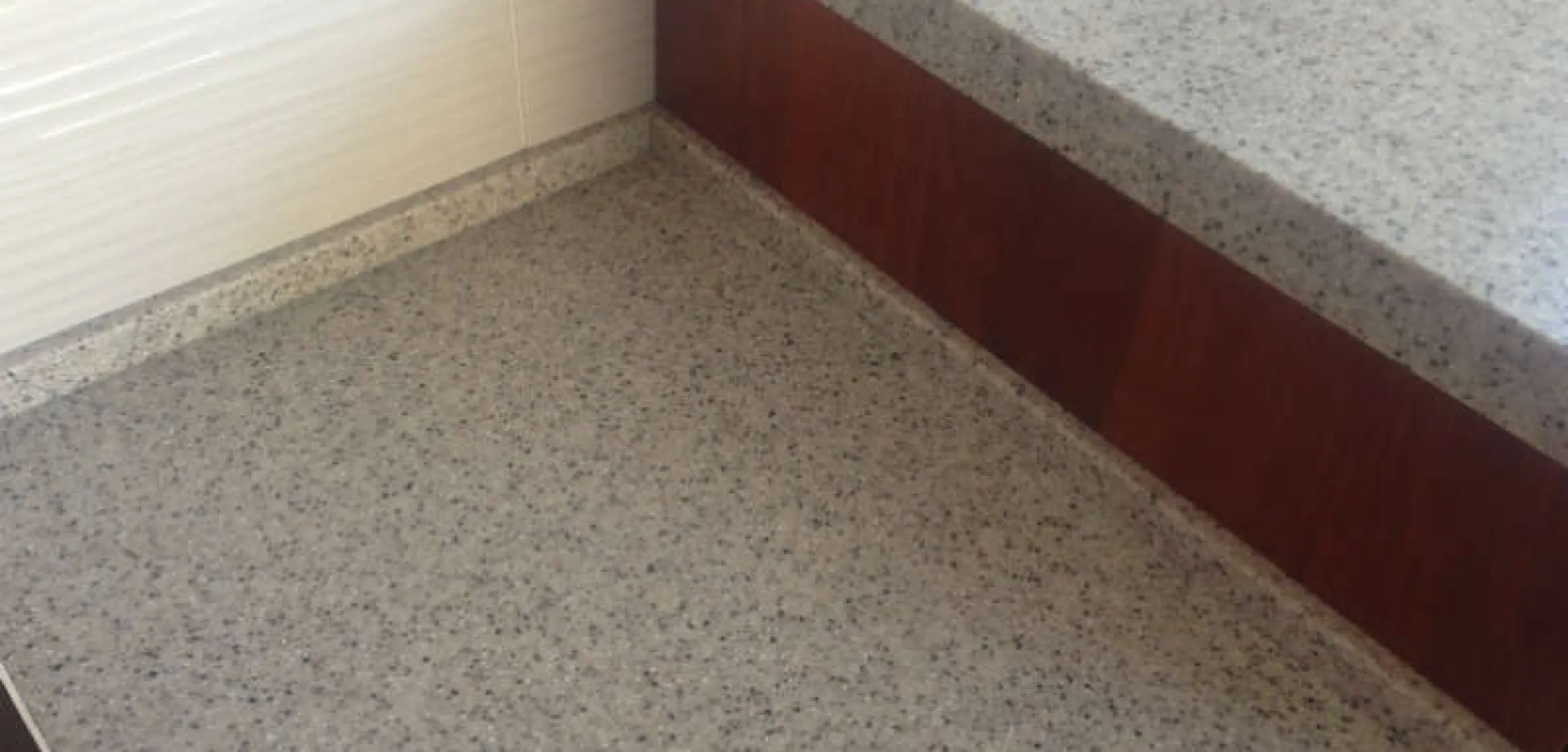 Угловая кухонная столешница из искусственного камня Staron AP640 - фото 4