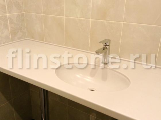 Белая столешница в ванную с овальной раковиной: купить в Москве