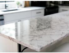 Барная стойка из кварцевого агломерата TechniStone Mystery White