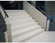 Ступени из искусственного камня Staron белые прямоугольные