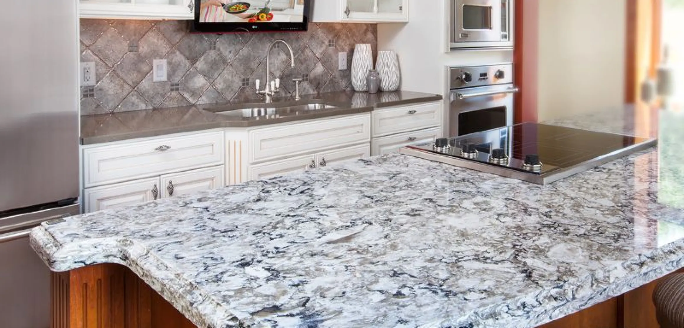 Кварцевая столешница для кухни TechniStone Taurus Terazzo White - фото 1