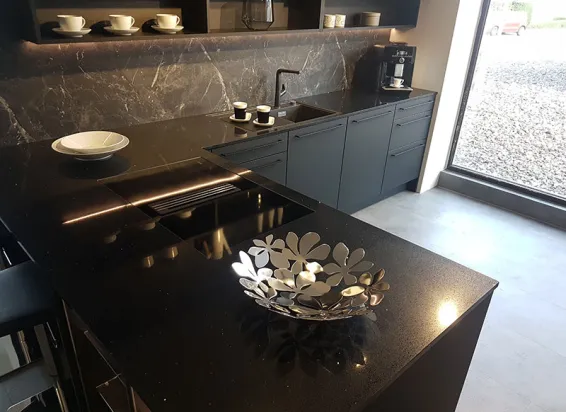 Столешница для кухни из кварца TechniStone Gobi Black