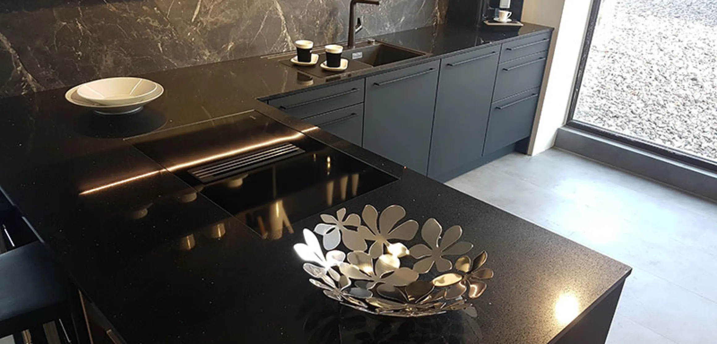 Столешница для кухни из кварца TechniStone Gobi Black - фото 1