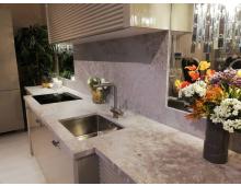 Кварцевая столешница на кухню и стеновая панель из камня Caesarstone 4046 Excava