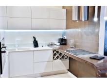 Столешница кухонная из акрилового камня LG Hi-Macs M301 SIENA И S009 CREAM с мойками