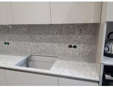 Кварцевая cтолешница из искусственного камня TechniStone Taurus Terazzo Grey
