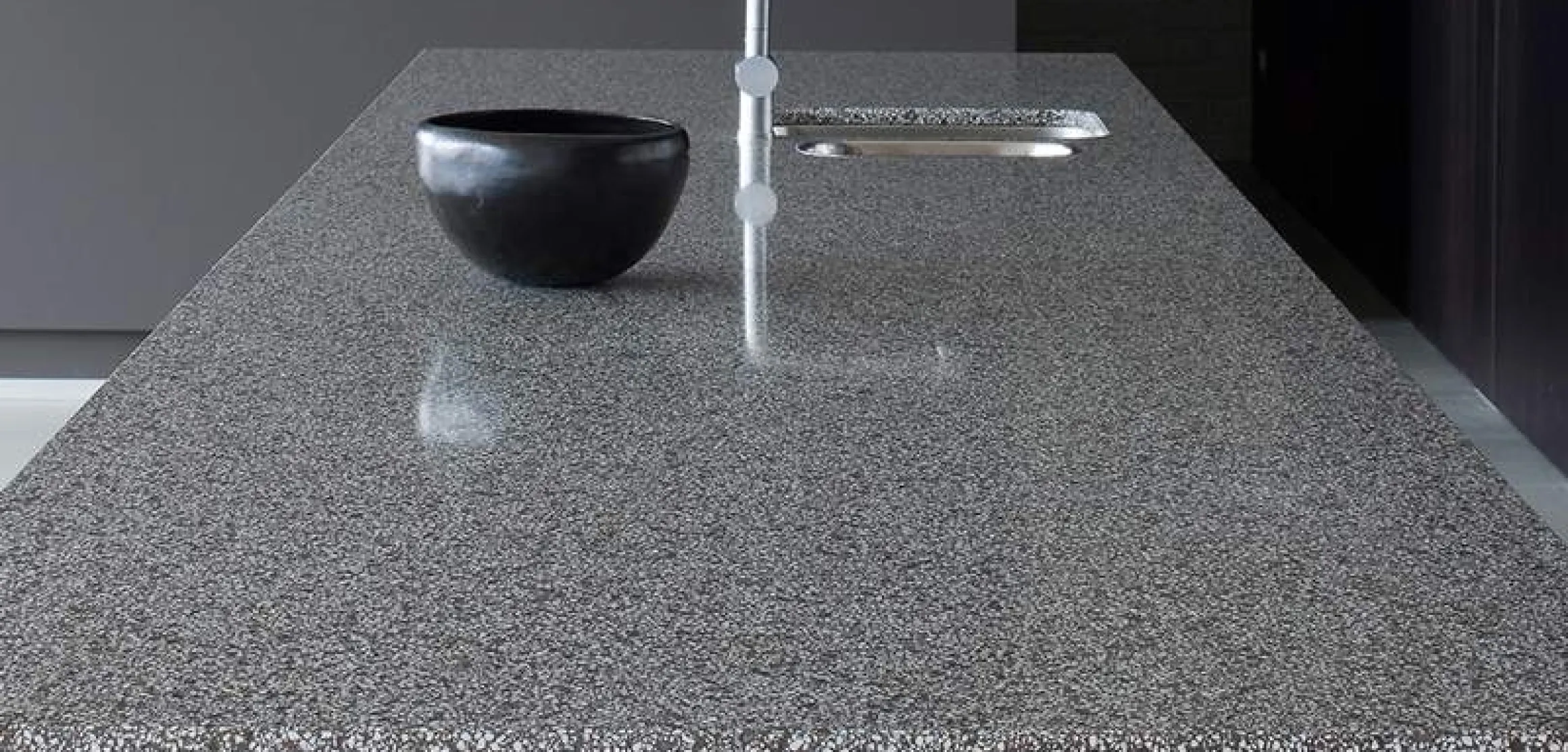 Столешница из искусственного камня кварцевая прямая TechniStone Taurus Terazzo Grey - фото 1