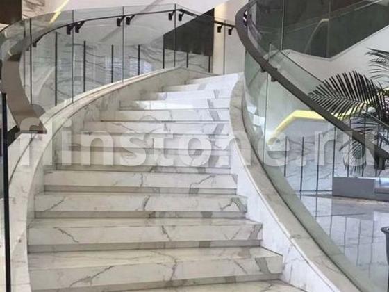 Лестница из искусственного камня Caesarstone для офиса: купить в Москве