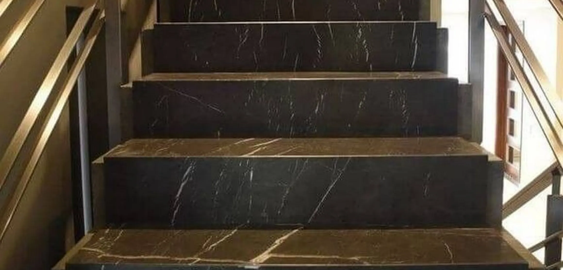 Лестница из искусственного камня TechniStone Poetic Black - фото 1