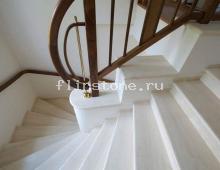 Лестница из искусственного камня Tristone Solid Rock для двухэтажного дома: купить в Москве