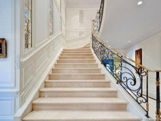 Лестница из искусственного камня DuPont Corian Аurora: купить в Москве