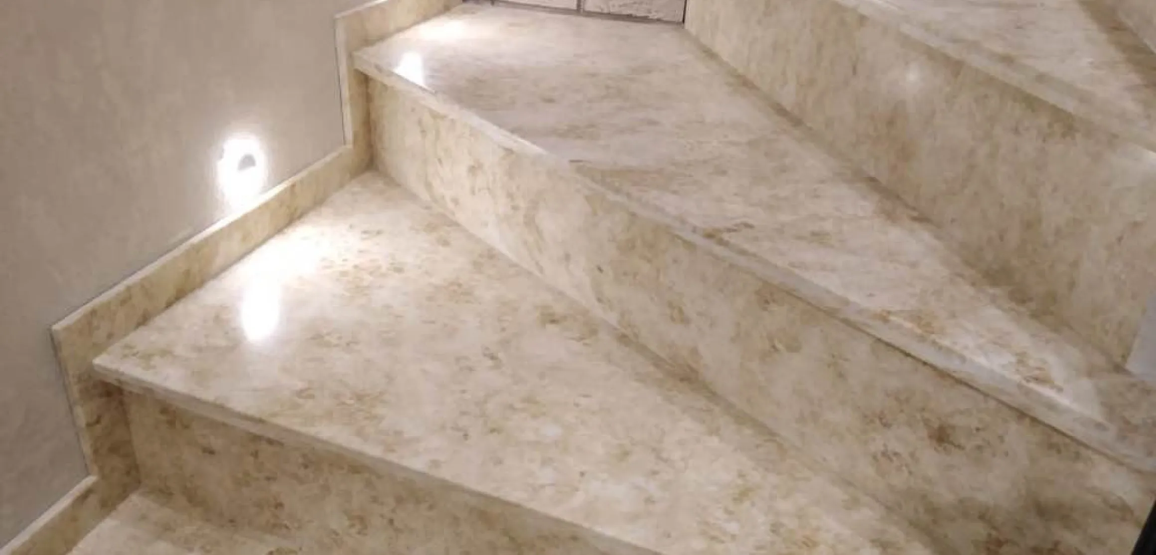 Ступени для лестницы из искусственного камня Caesarstone 5212 Taj Royale - фото 2