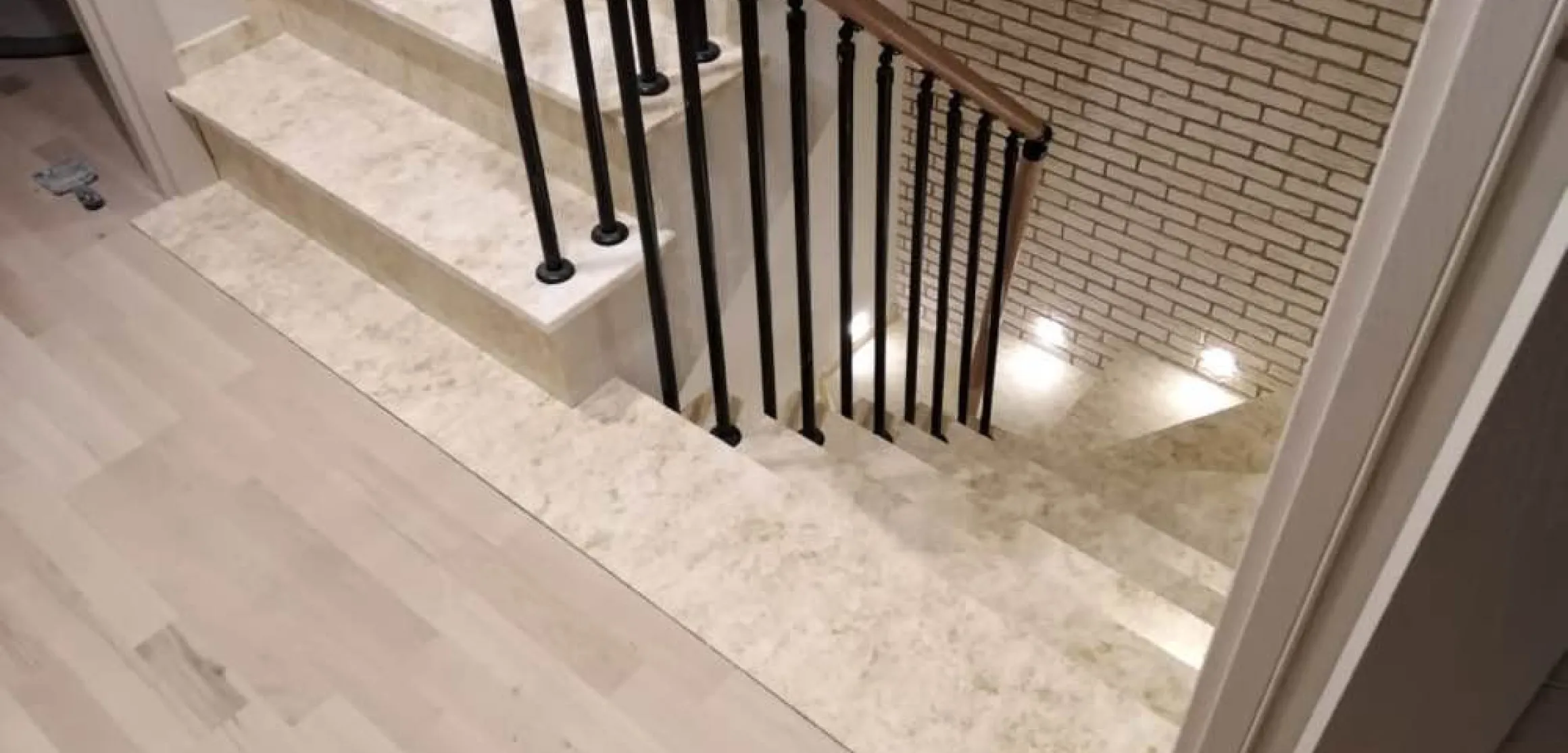 Ступени для лестницы из искусственного камня Caesarstone 5212 Taj Royale - фото 3