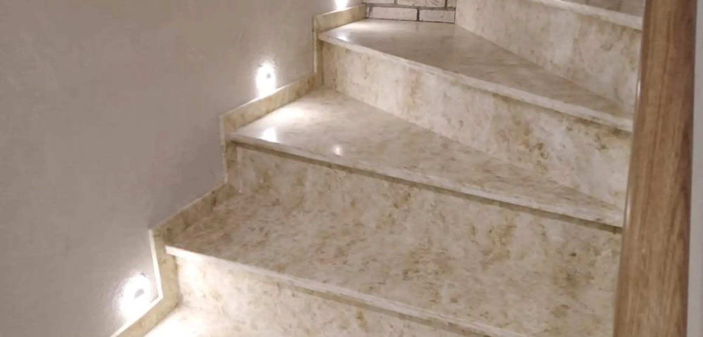 Ступени для лестницы из искусственного камня Caesarstone 5212 Taj Royale - фото 1