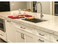 Акриловая П-образная столешница из искусственного камня Caesarstone 5212 Taj Royale