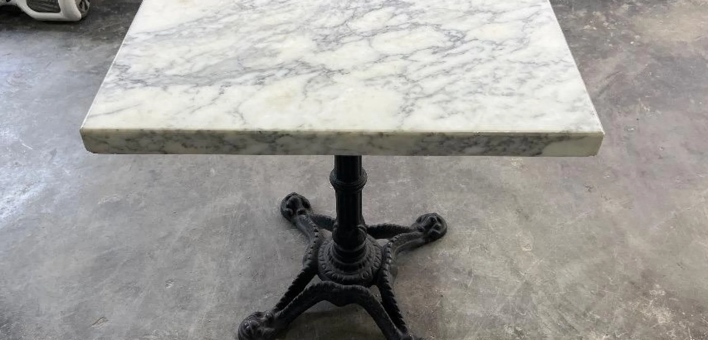 Журнальный столик в гостиную из искусстенного камня Caesarstone Moorland Fog - фото 1