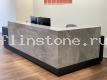 Г-образная стойка ресепшн из кварцевого агломерата Caesarstone 4044 Airy Concrete