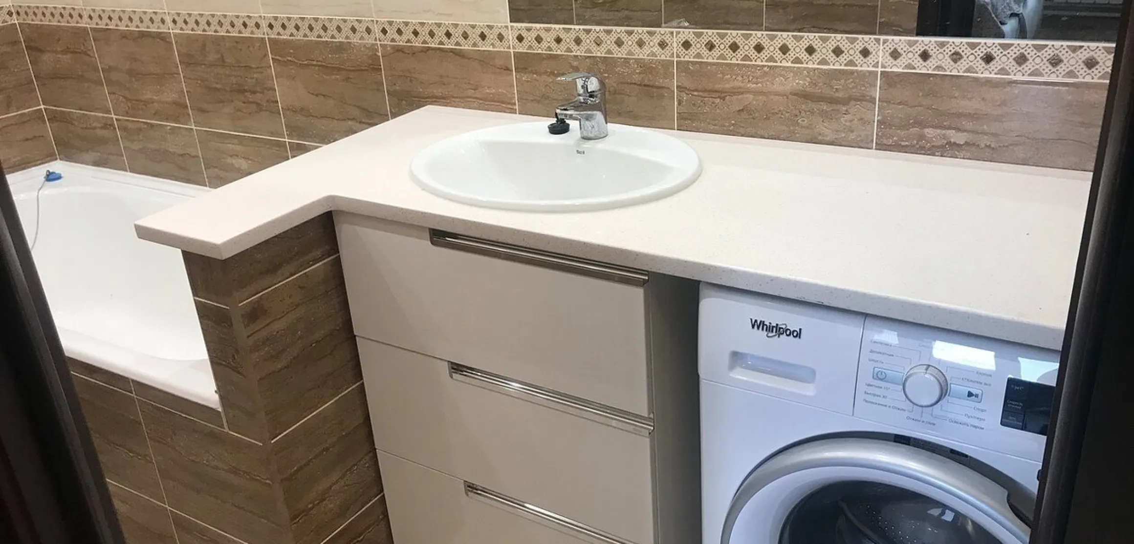 Угловая столешница в ванную из кварца TechniStone Brilliant White - фото 1
